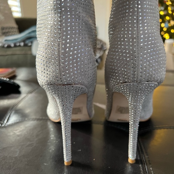 BILLINI-EMMALINE SILVER RHINESTONE BOOTS SIZE 9 NWOB - Picture 5 of 9